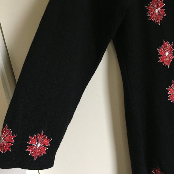 Silver Stitched Red Carnation Buttoned Knit Tunic Sweater - Picture 9 of 16